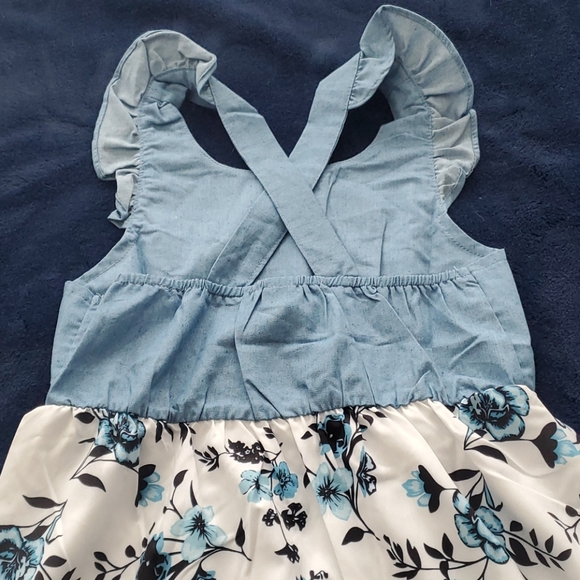 🌟🆕️ Adorable Girls Dress - Picture 4 of 11
